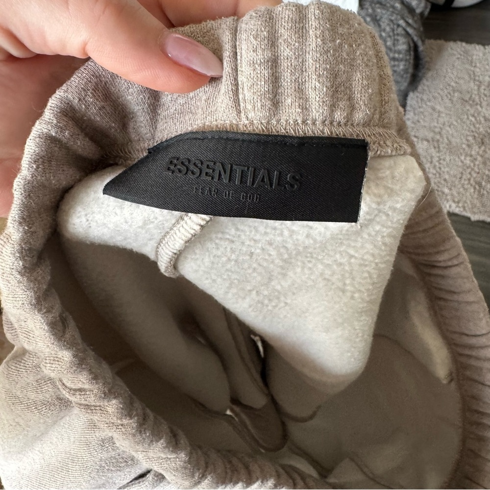 Essentials Fear of God Sweat Shorts Light Heather Oatmeal Men's Large Streetwear - Picture 7 of 9